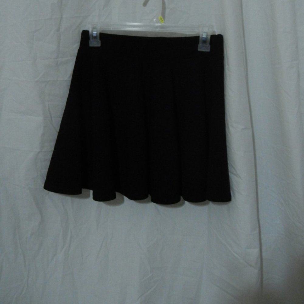 Women's pleated mini skater skirt